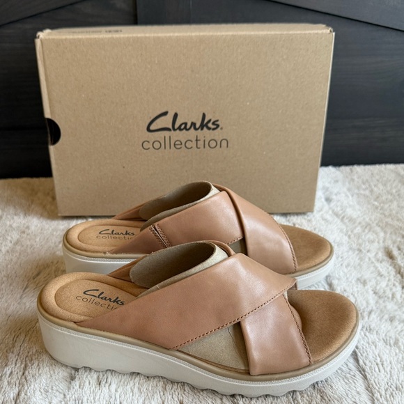 NEW Clarks Women\'s Jillian Gem Wedge in Warm Beige Size 7 M